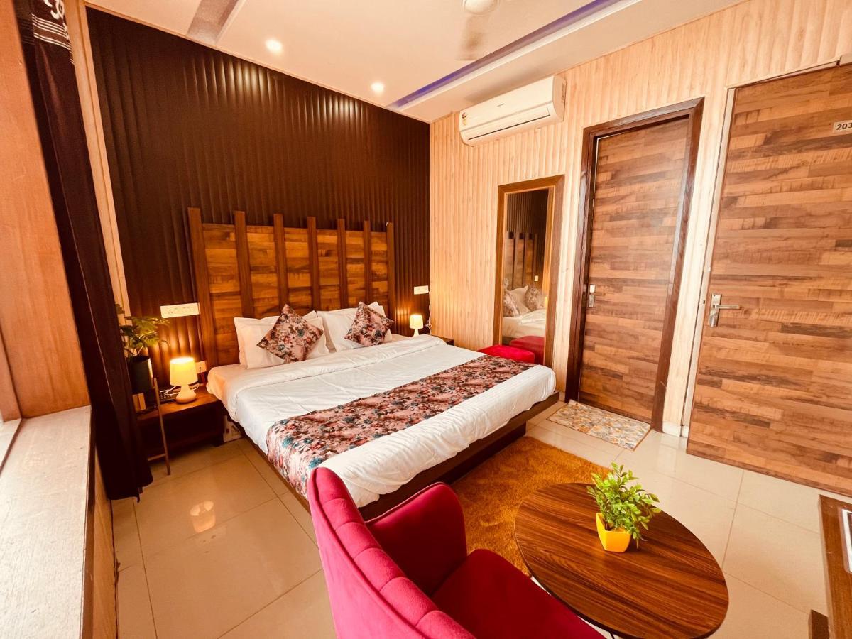 Hotel Pearl Grand, Zirakpur - Top Rated & Most Awarded Property In Tricity Chandīgarh Exterior foto