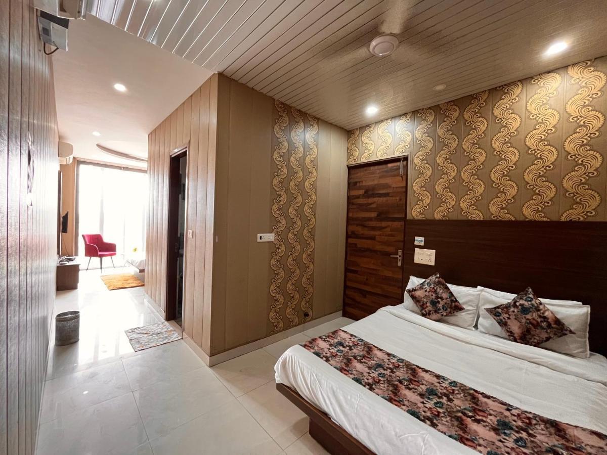 Hotel Pearl Grand, Zirakpur - Top Rated & Most Awarded Property In Tricity Chandīgarh Exterior foto