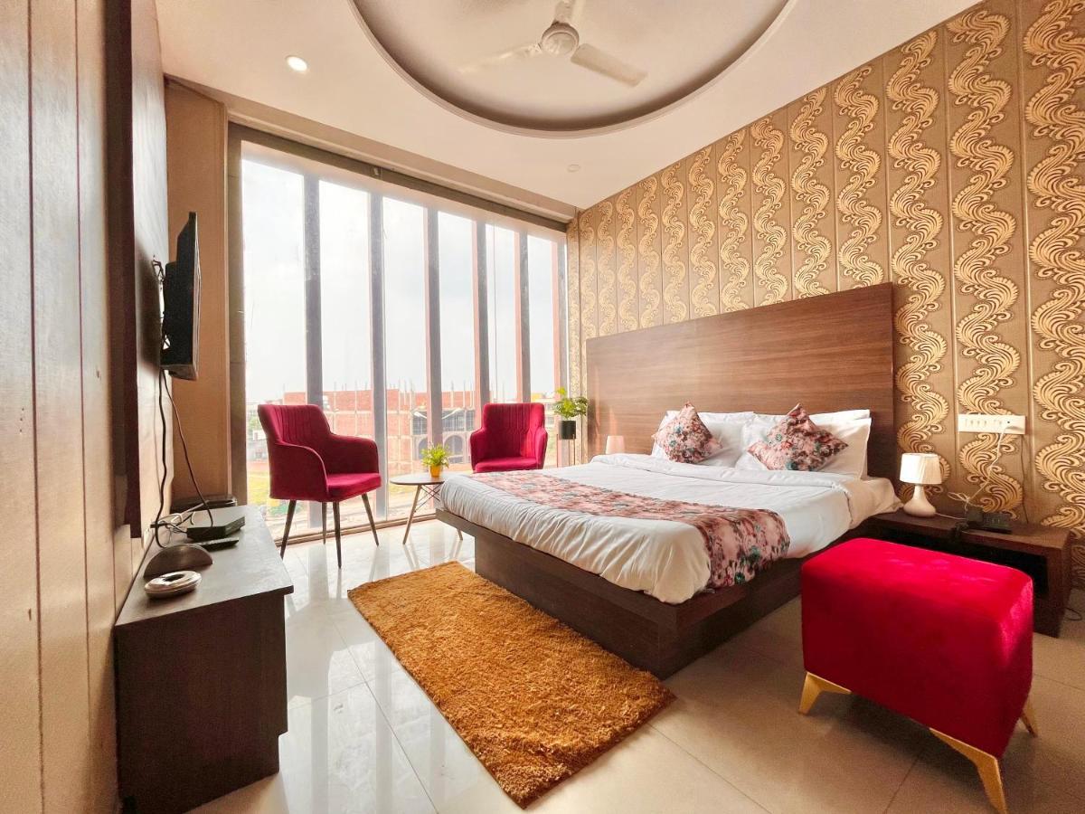 Hotel Pearl Grand, Zirakpur - Top Rated & Most Awarded Property In Tricity Chandīgarh Exterior foto