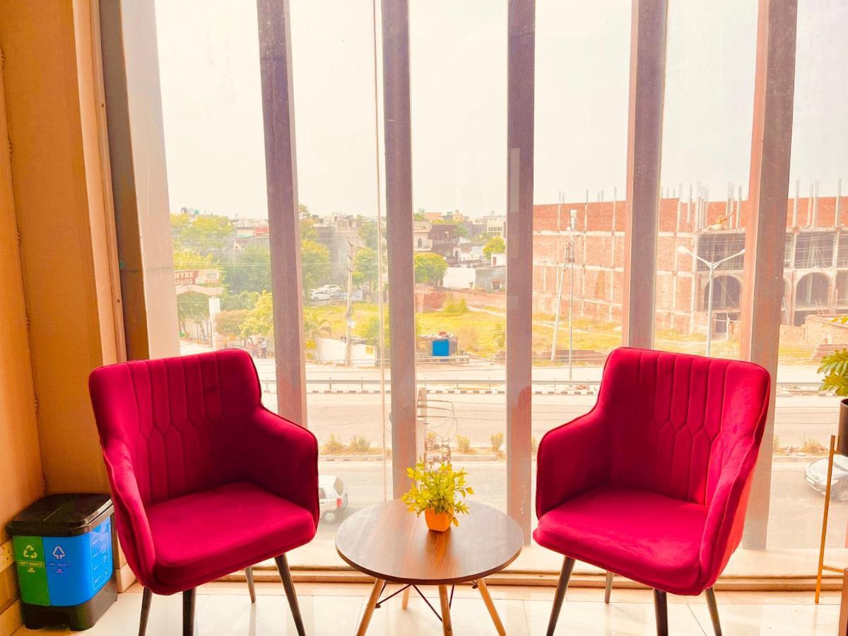 Hotel Pearl Grand, Zirakpur - Top Rated & Most Awarded Property In Tricity Chandīgarh Exterior foto