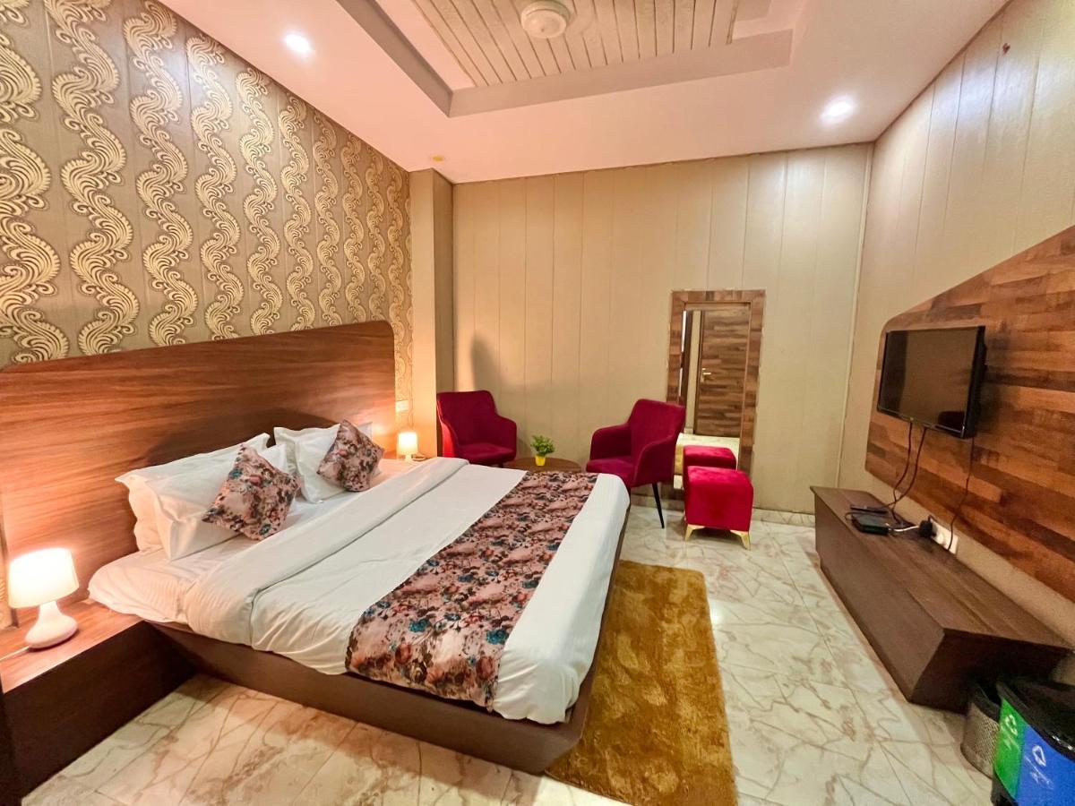Hotel Pearl Grand, Zirakpur - Top Rated & Most Awarded Property In Tricity Chandīgarh Exterior foto